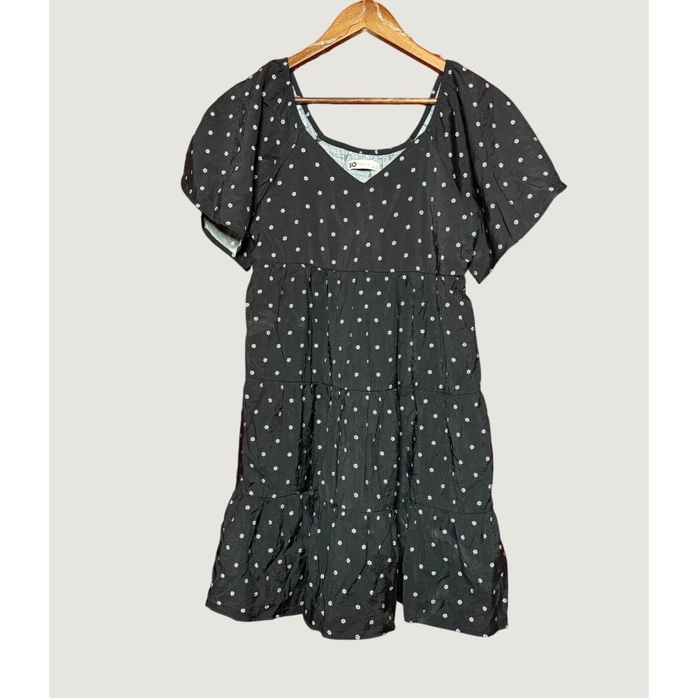 SO Tiered Mini Dress Women Size S Black Like New Floral Flutter Sleeve V-Neck